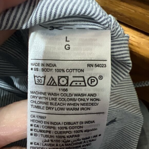 Old Navy The Classic Shirt Cat Print - Picture 2 of 3